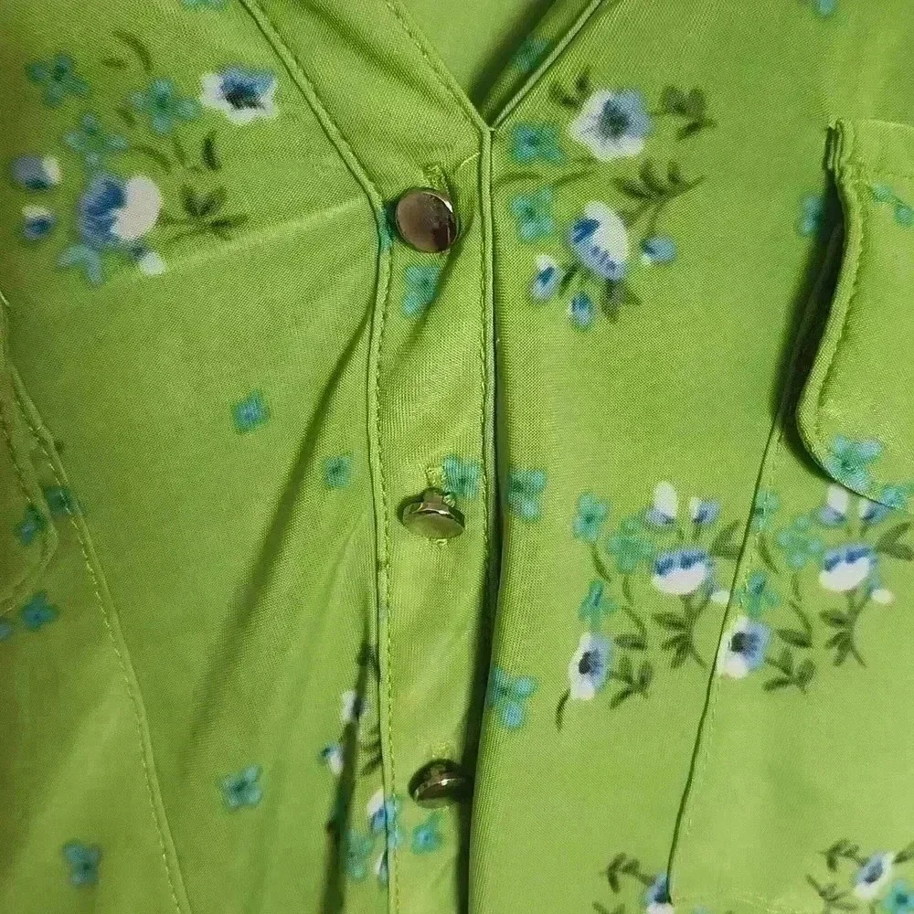 Lily Morgan Floral Blouse 2X | Green Stretchy Button Front Top Plus Size - Picture 7 of 9